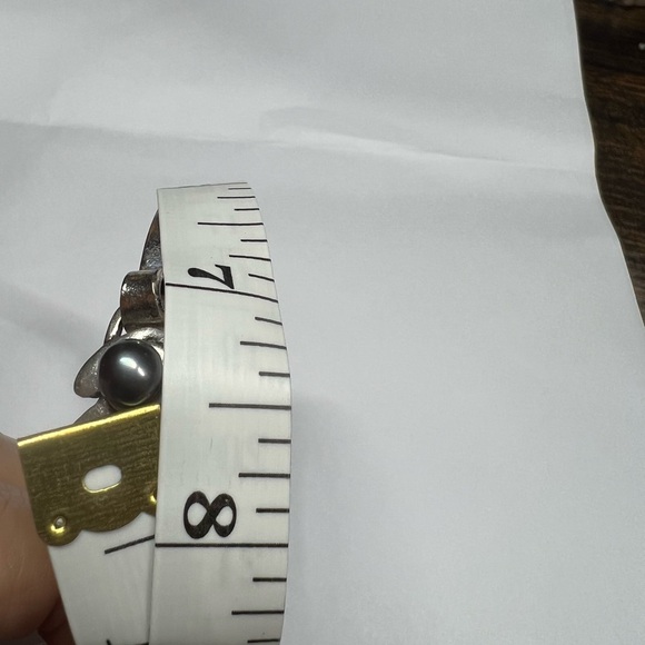 Elegant Silver Bracelet with Black Pearl Accent - Picture 6 of 6